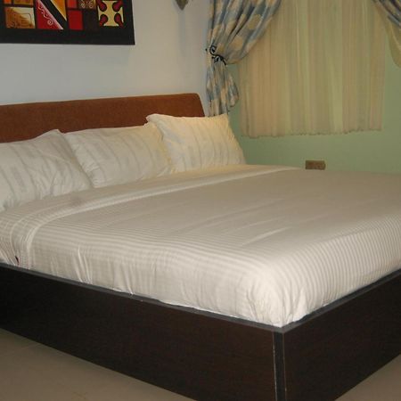 Ben Auto Hotel Lagos Kültér fotó