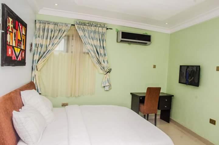 Ben Auto Hotel Lagos Kültér fotó