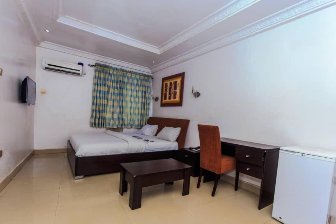 Ben Auto Hotel Lagos Kültér fotó