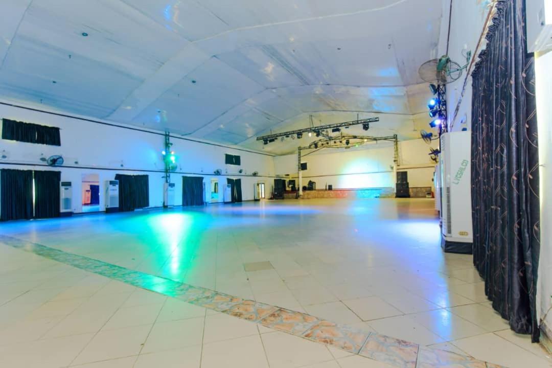 Ben Auto Hotel Lagos Kültér fotó