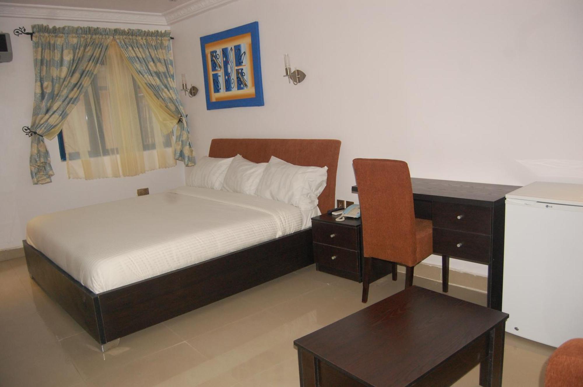 Ben Auto Hotel Lagos Kültér fotó