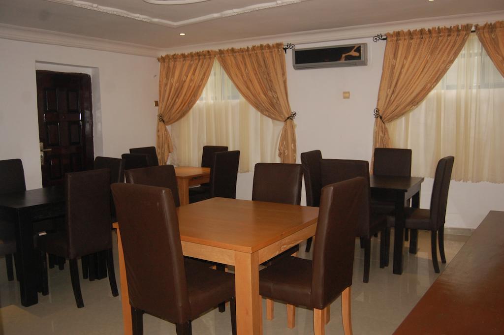 Ben Auto Hotel Lagos Kültér fotó