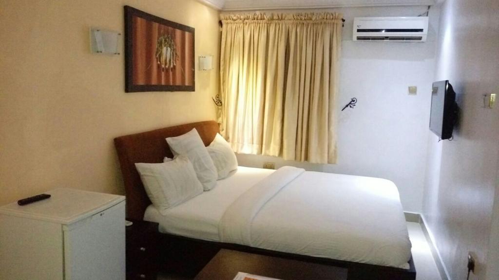 Ben Auto Hotel Lagos Kültér fotó