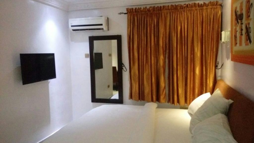 Ben Auto Hotel Lagos Kültér fotó