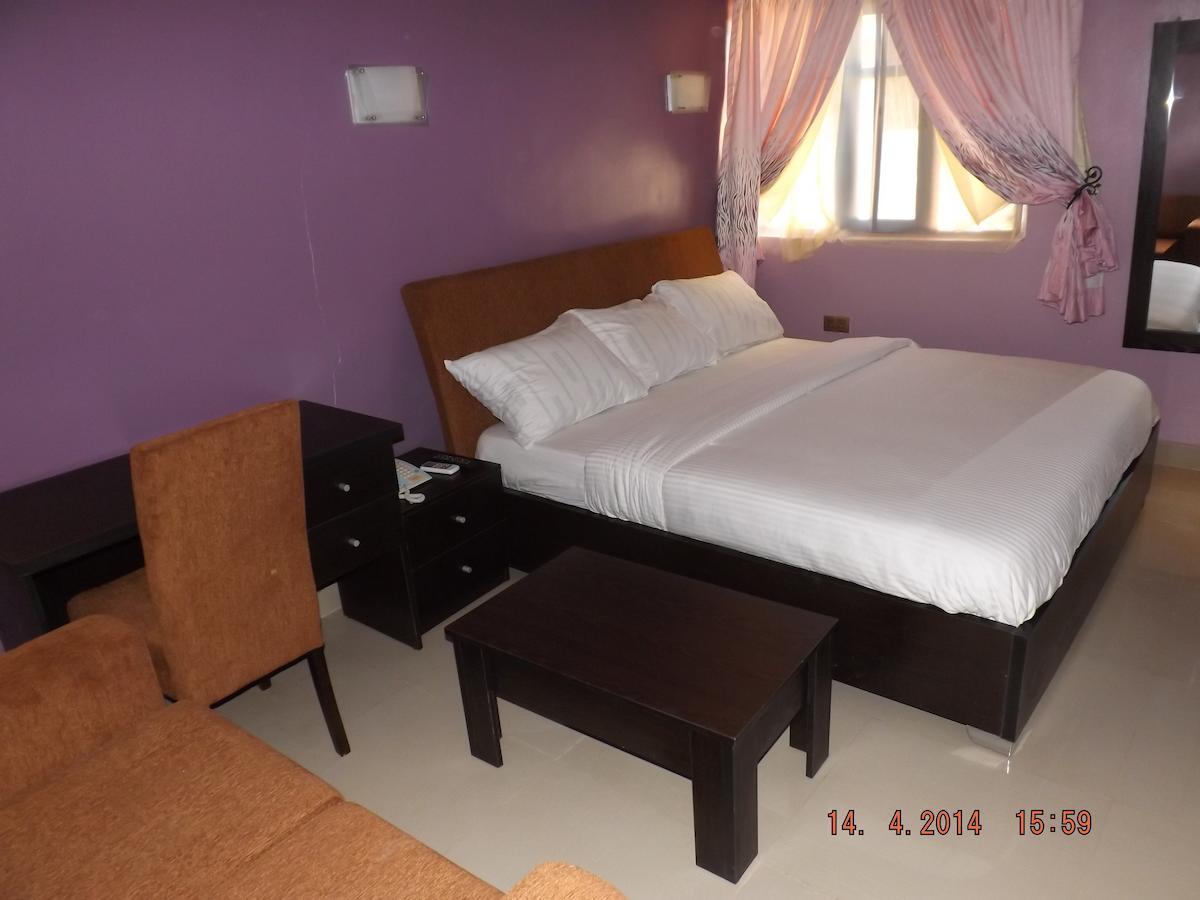 Ben Auto Hotel Lagos Szoba fotó
